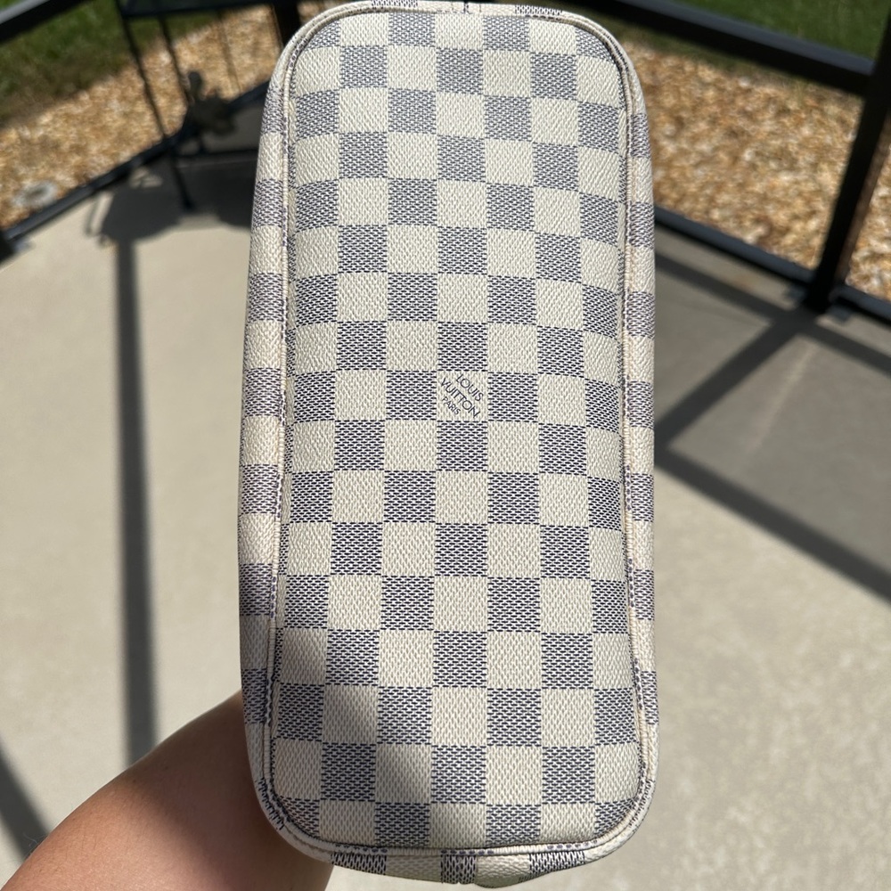 Authenticated Louis Vuitton White and Blue Damier NEVERFULL PM TOTE - Picture 6 of 13